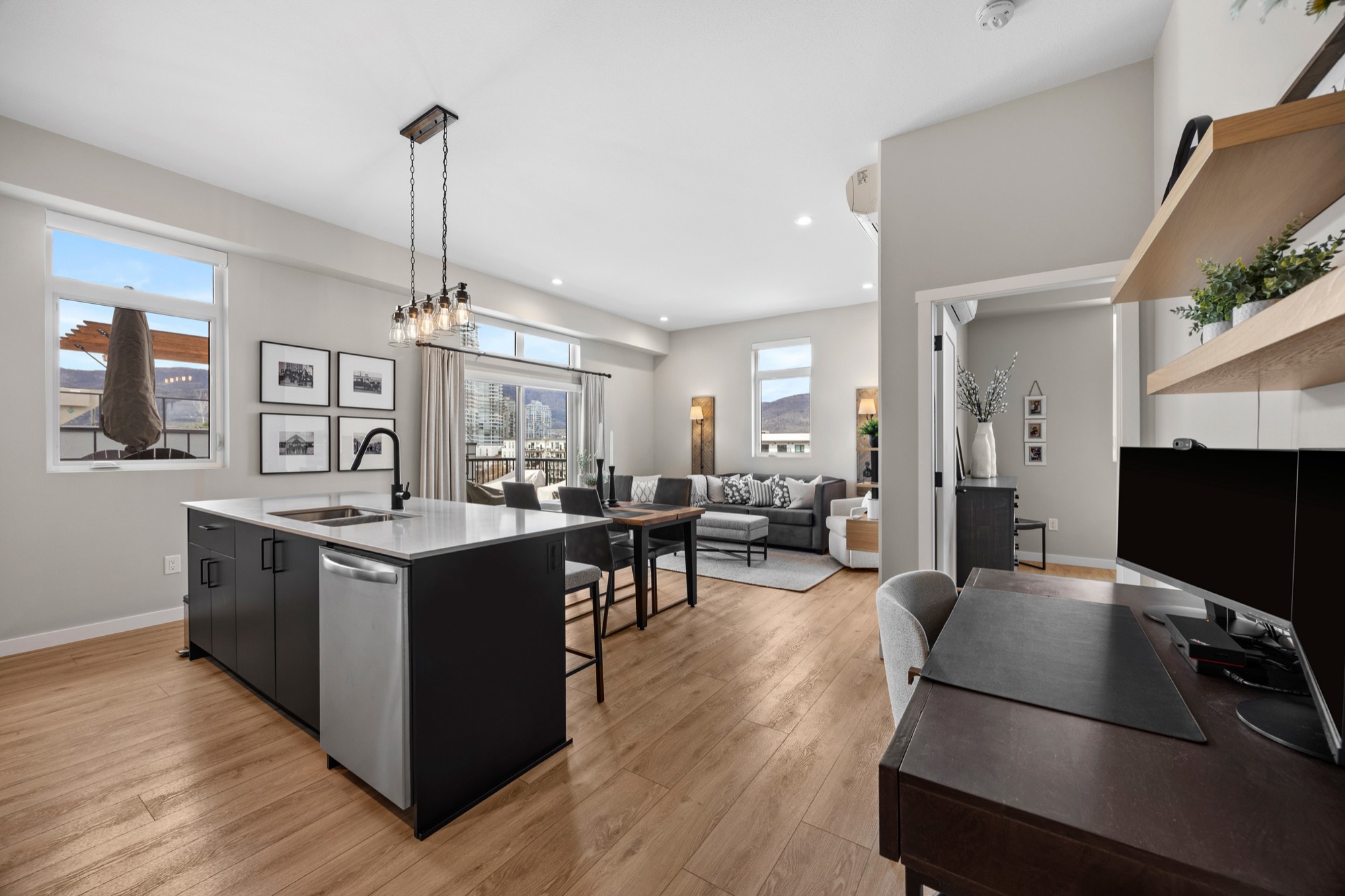 610-660 Cawston Avenue photo 3